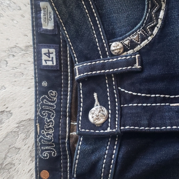 Miss Me Jeans Embellished Embroidered Studded Capri Dark Wash Sz14 - Picture 4 of 9